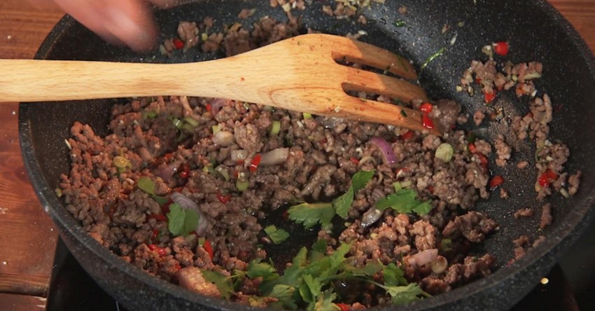 Жареная вермишель на сковороде с фаршем