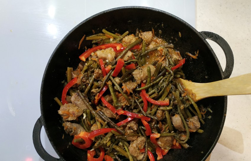 Папоротник-орляк со свининой