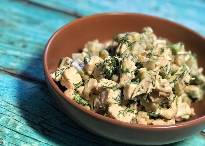 Салат шахтёрский с солёными огурцами