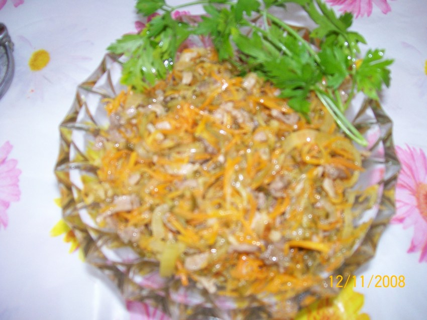 Салат шахтёрский с солёными огурцами