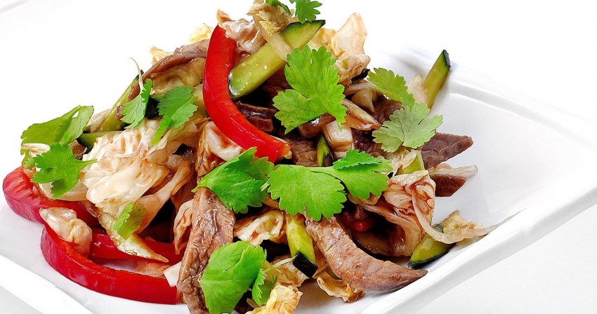 Тёплый салат с говядиной