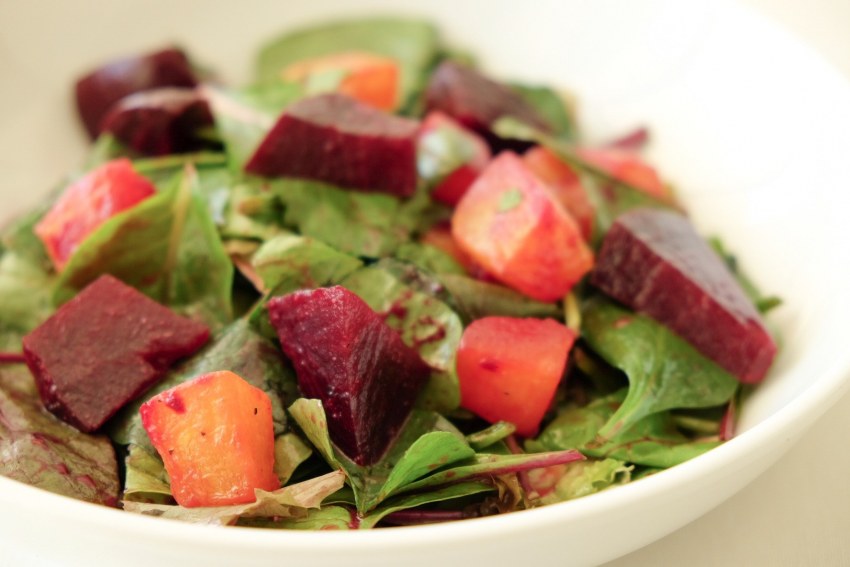 Салат с жареной курицей