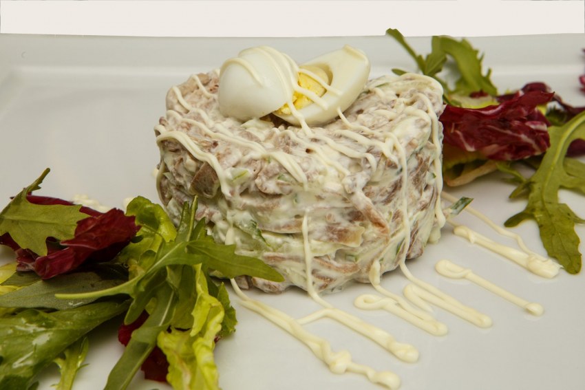 Салат из говяжьего языка