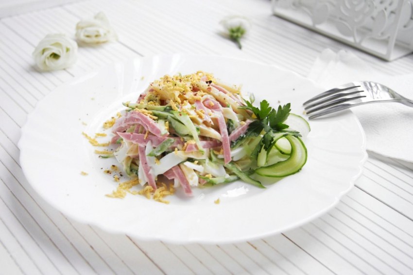 Салат с копченрйнкуриной грудкой