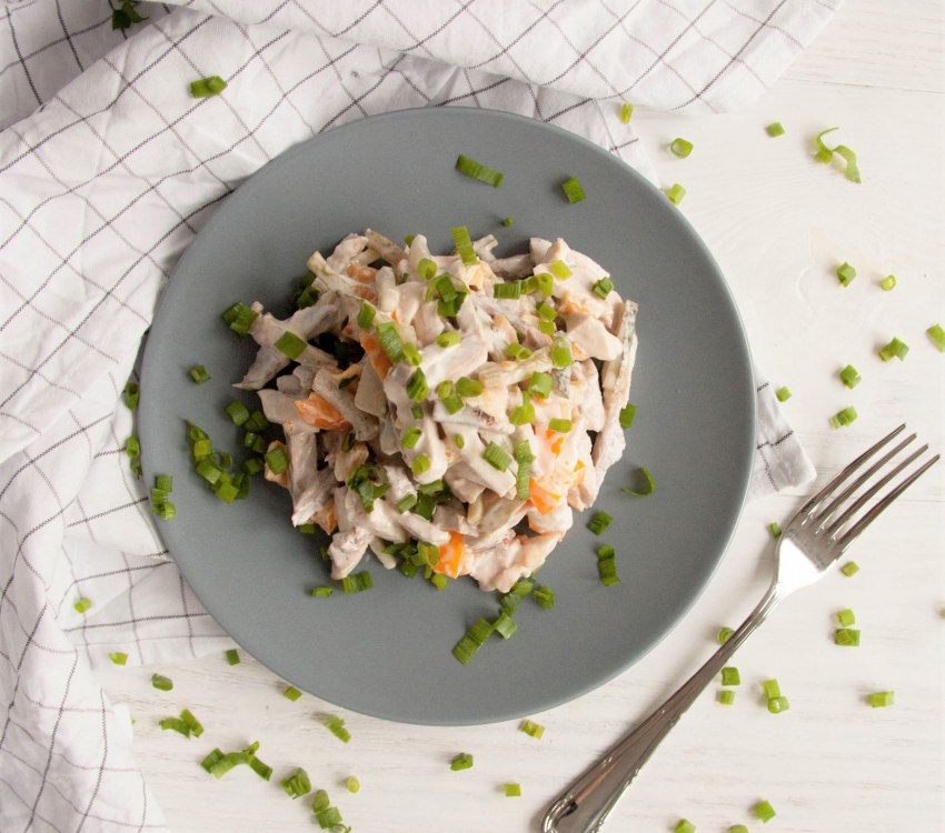 Салат с языком и огурцом