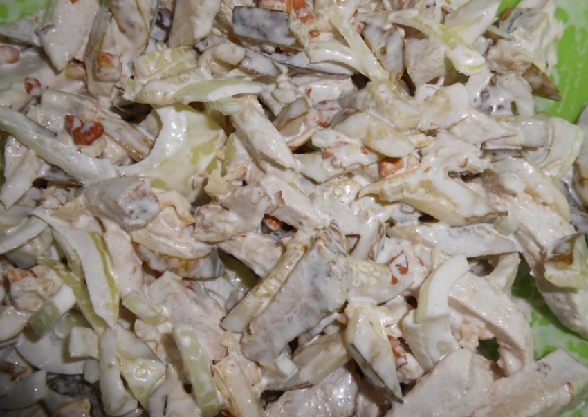 Салат с отварным мясом свинины