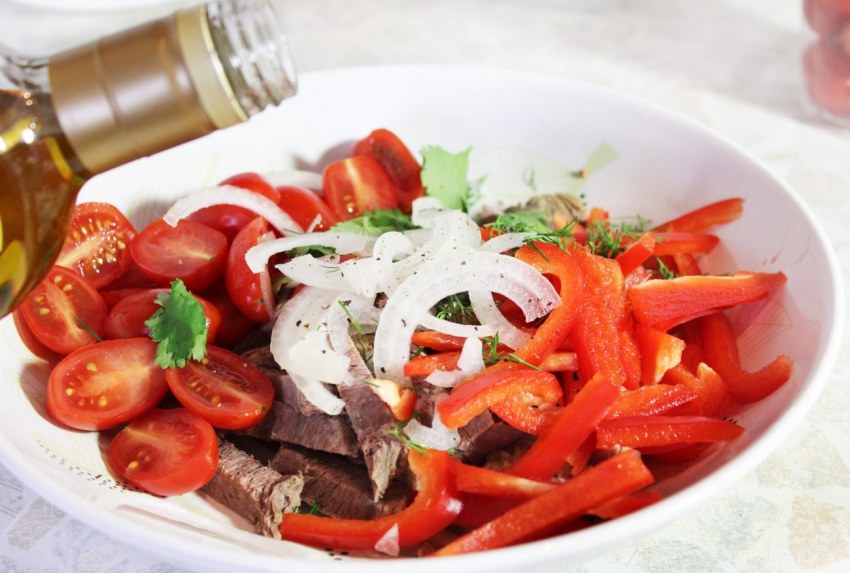 Салат с говядиной и овощами