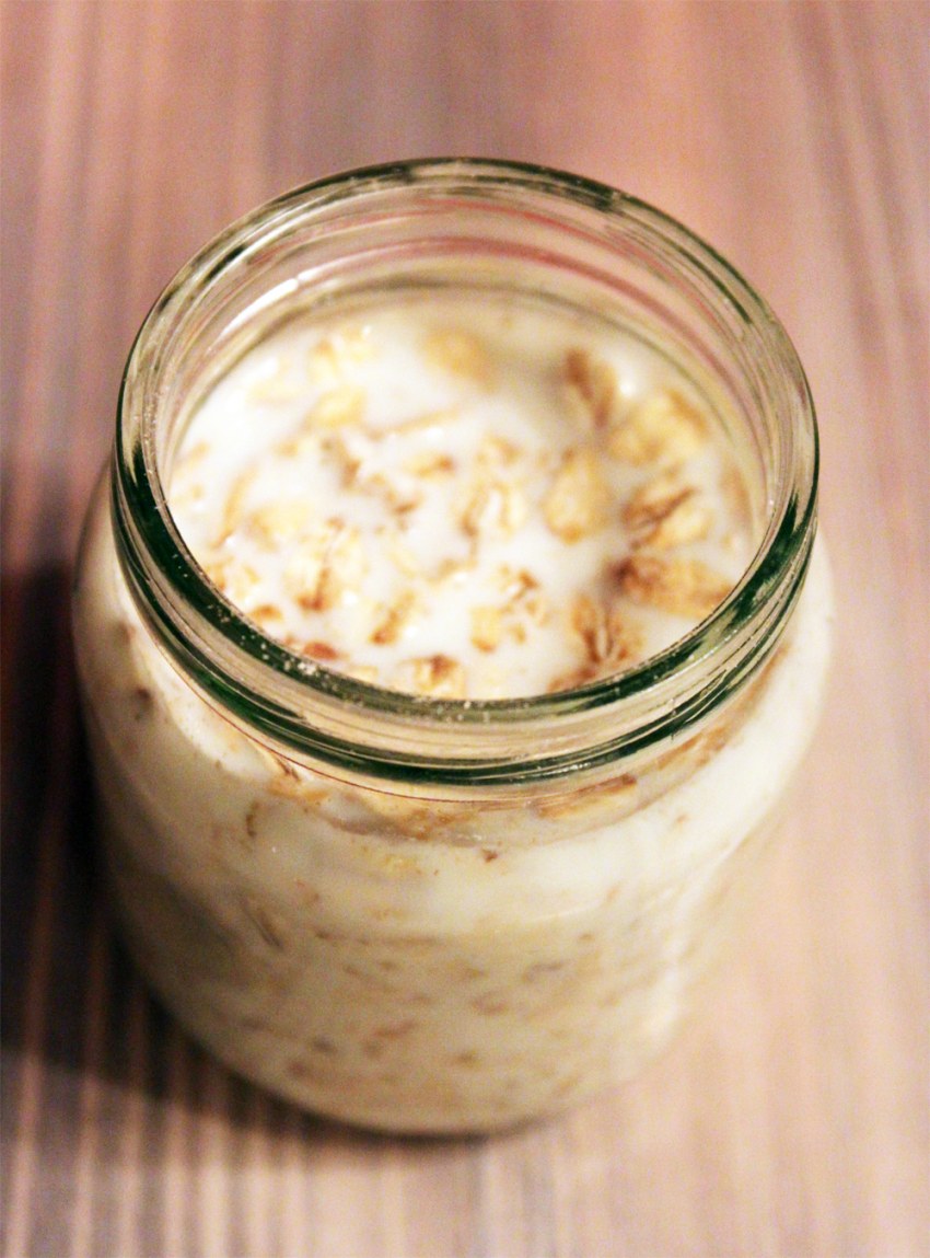 Йогурт с овсянкой и фруктами