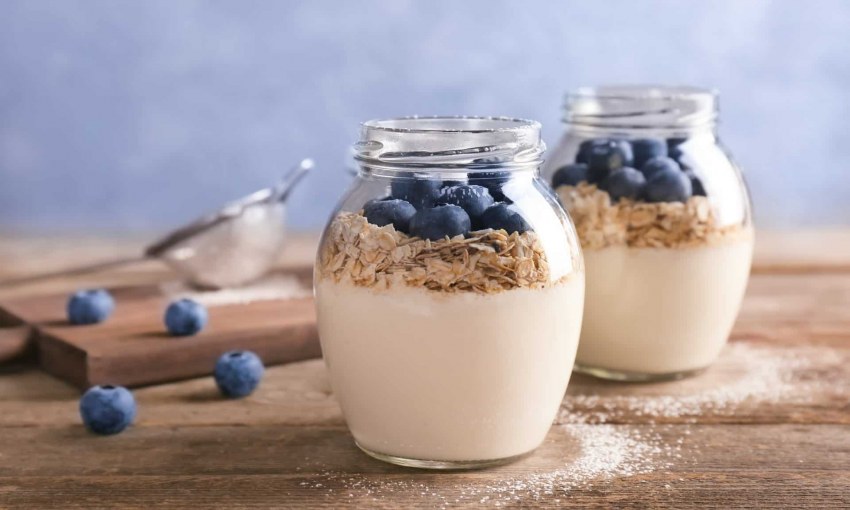 Овсянка в банке с арахисом и творогом