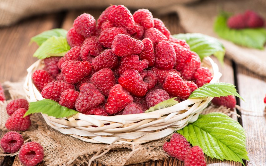 Пирожное «малиновый Шарм»