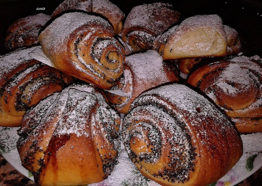 Сдобные булочки с маком