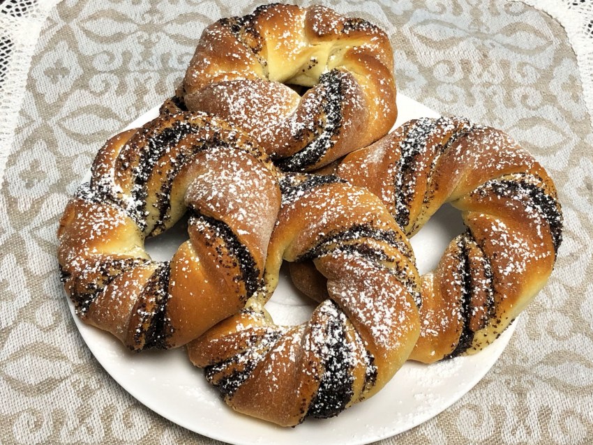 Булочка с маком