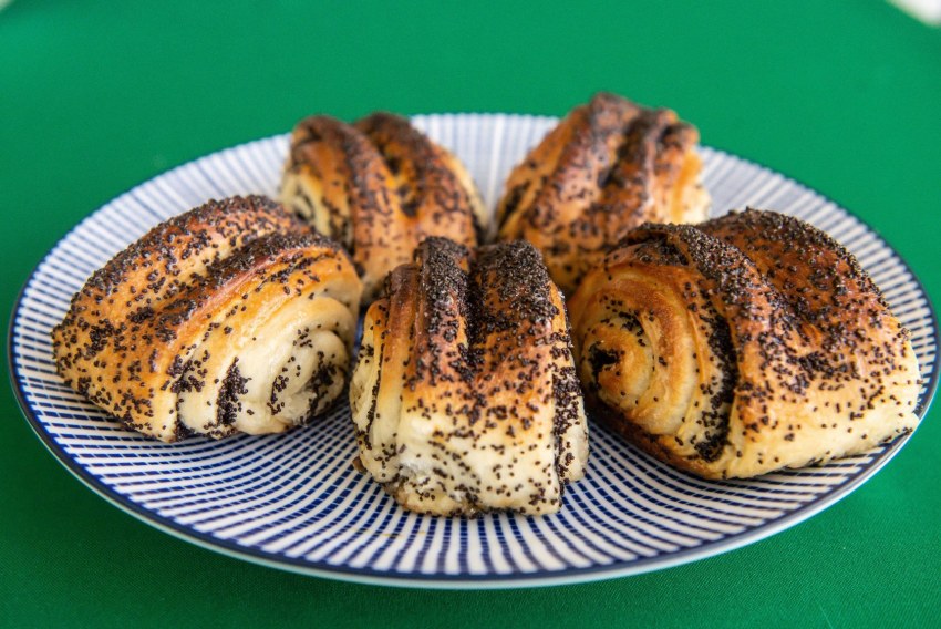 Пеко маковый рулет