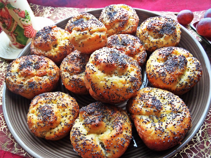 Булка плетенка с маком