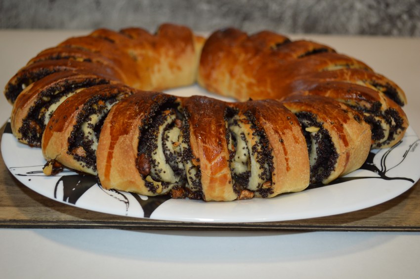 Булочка с маком