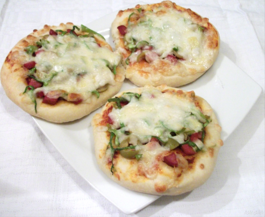 Маленькая пицца в духовке