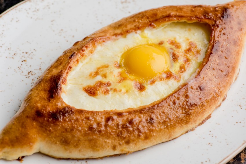 Лодочки с яйцом и сыром