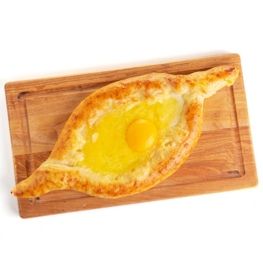 Аджарские хачапури лодочка с яйцом