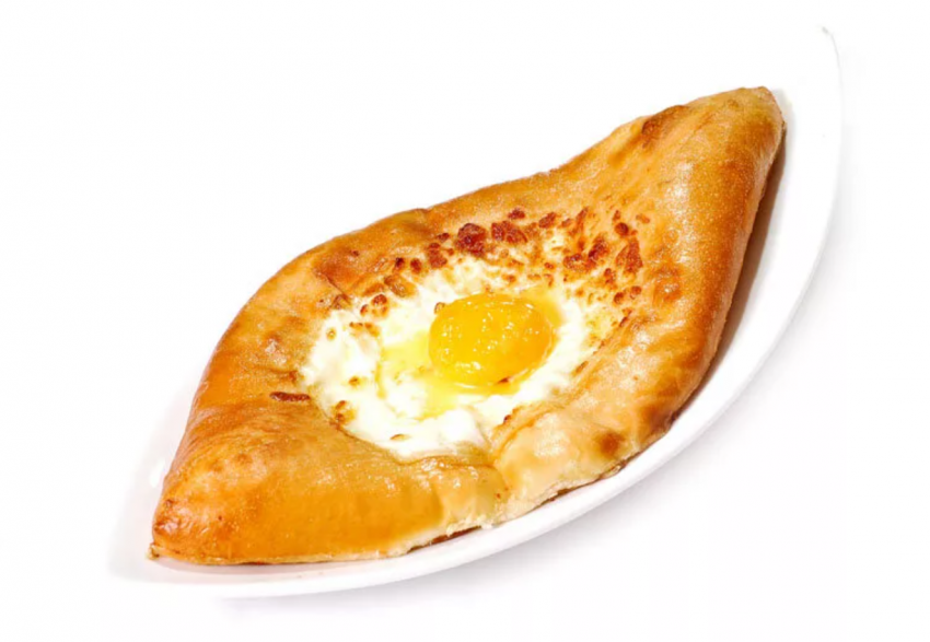 Хачапури по-аджарски с томатами