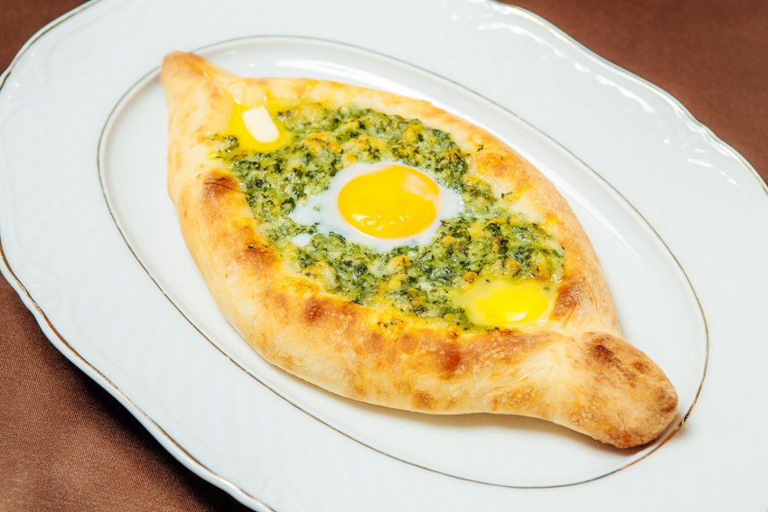 Слоеный хачапури аджарски