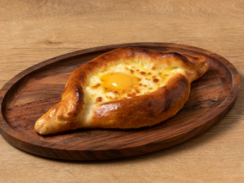 Хачапури по аджарски с 2 яйцами