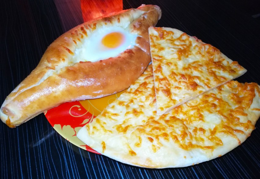 Аджарский хачапури и вино