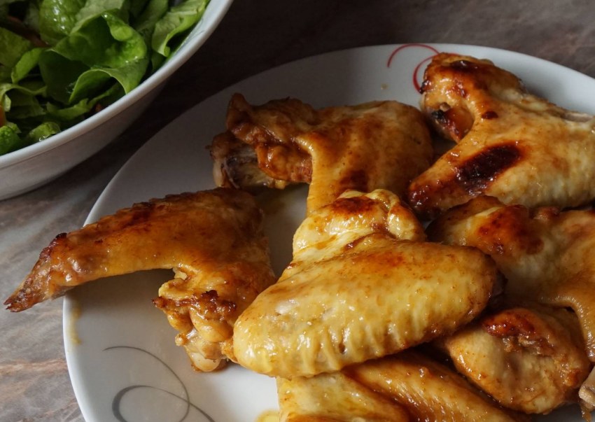 Куриные Крылья в медово-соевом соусе в духовке