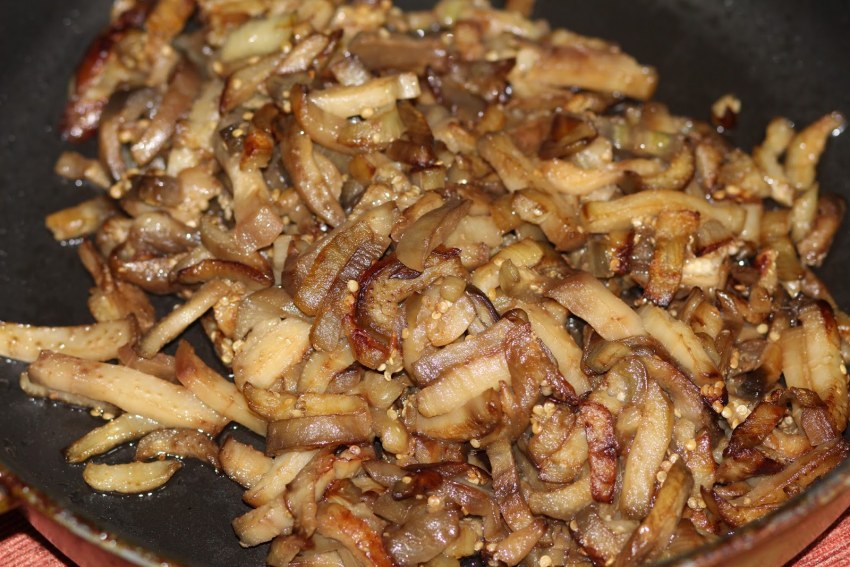 Баклажаны соломкой жареные