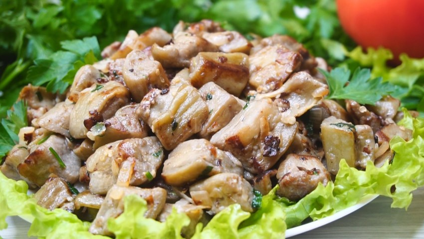 Баклажаны жареные с яйцом и чесноком