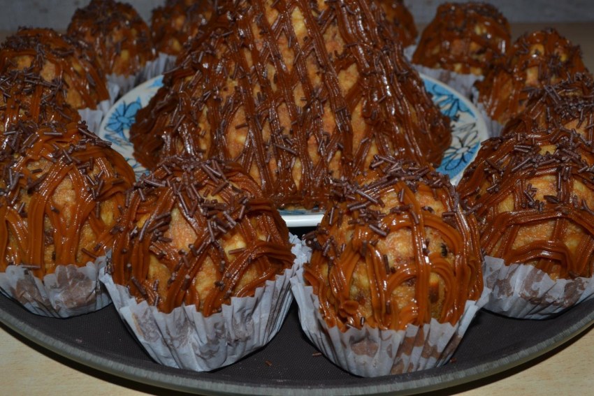 Пирожное в виде ореха