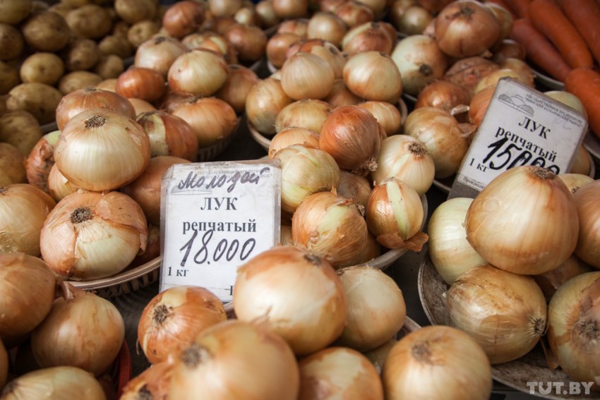 Лук репчатый на базаре