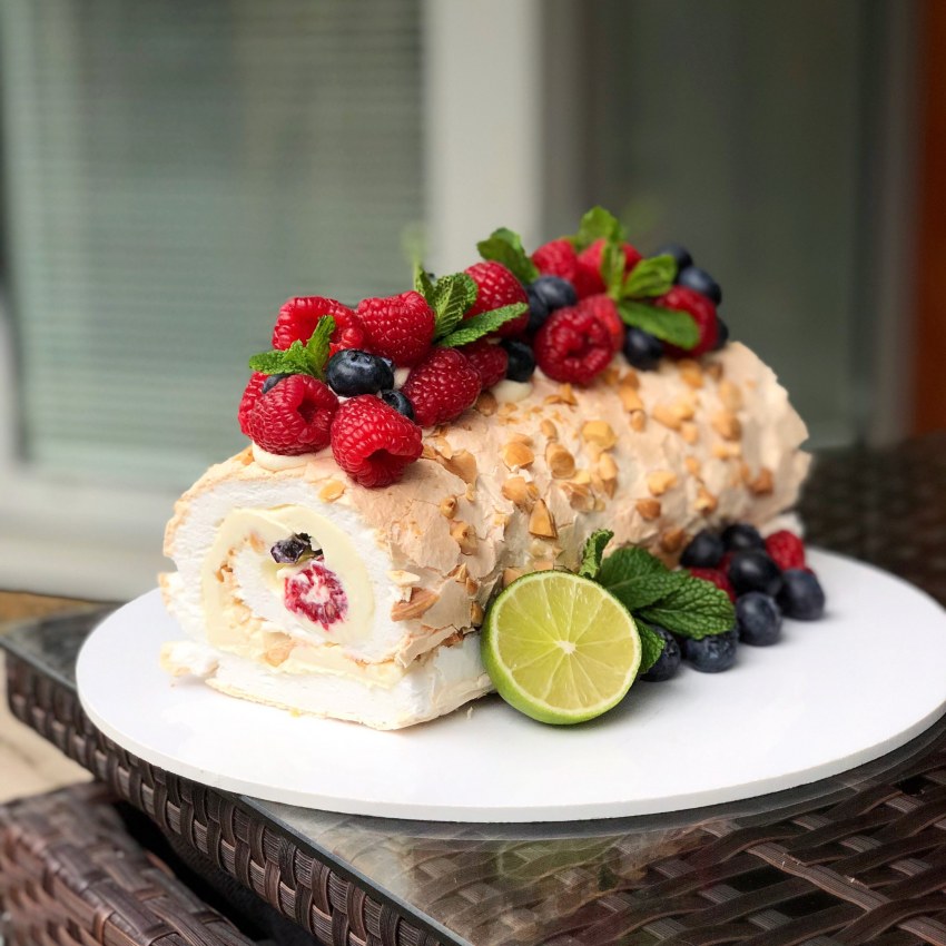 Меренговый рулет