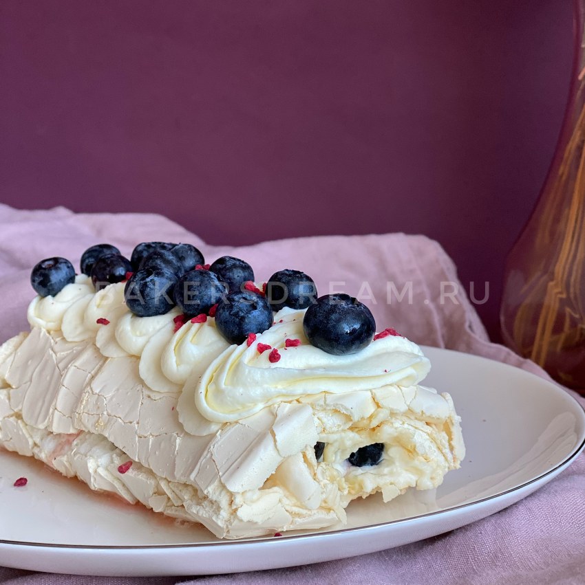 Меренговый торт с конфетам