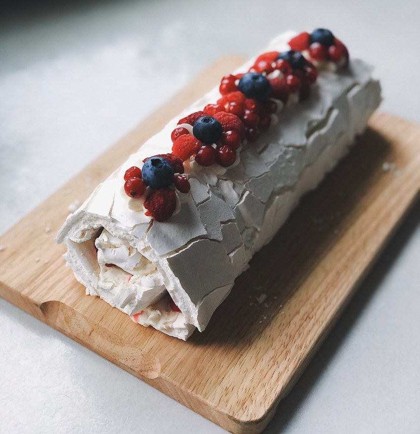 Меренговый рулет манго маракуйя