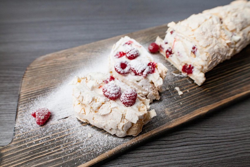 Меренговый рулет кондитер