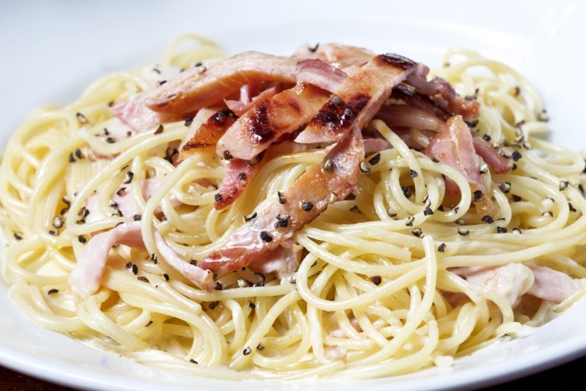 Паста карбонара с колбасой
