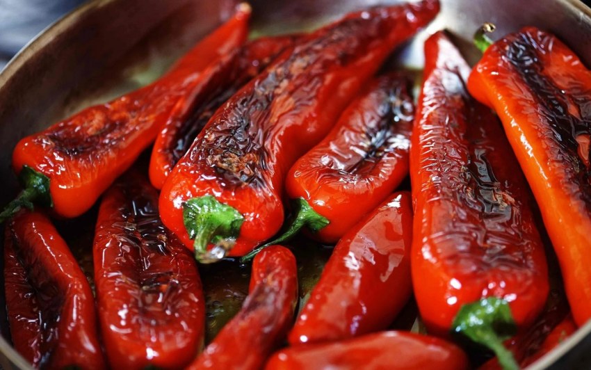 Рулетики из печеного перца