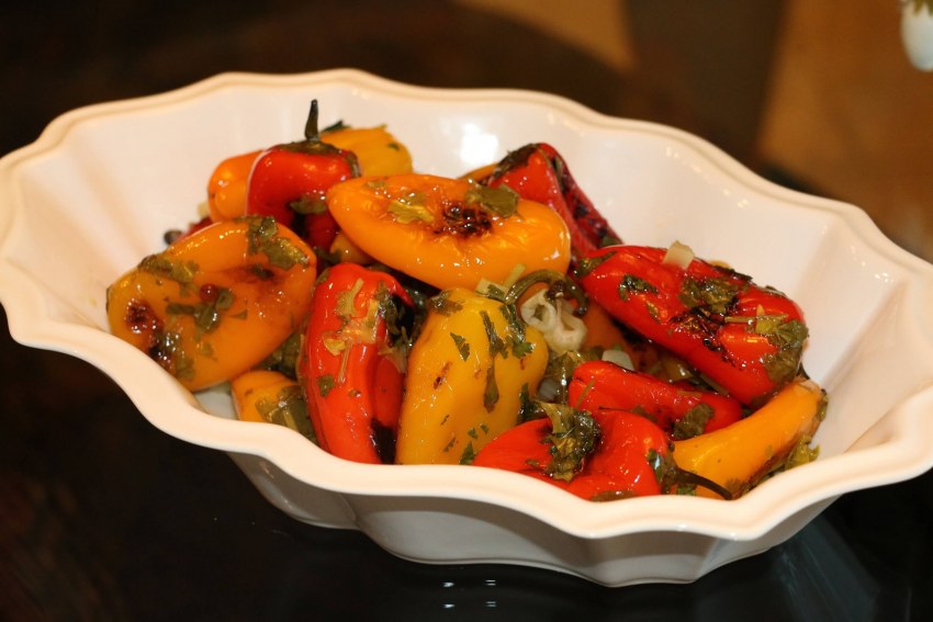 Перчики черри фаршированные сыром