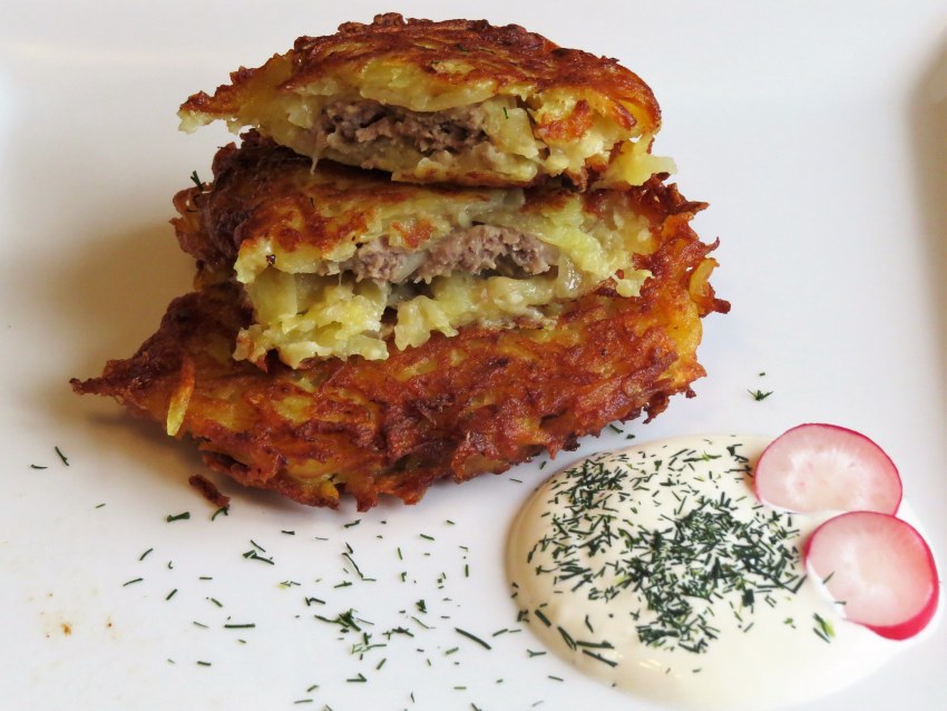 Деруны картофельные с фаршем