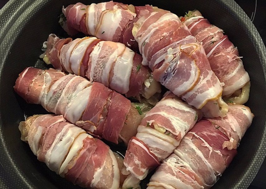 Картофель с беконом на сковороде