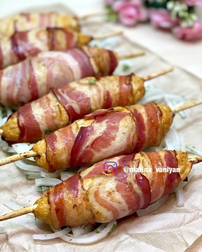 Куриные рулетики в беконе с сыром