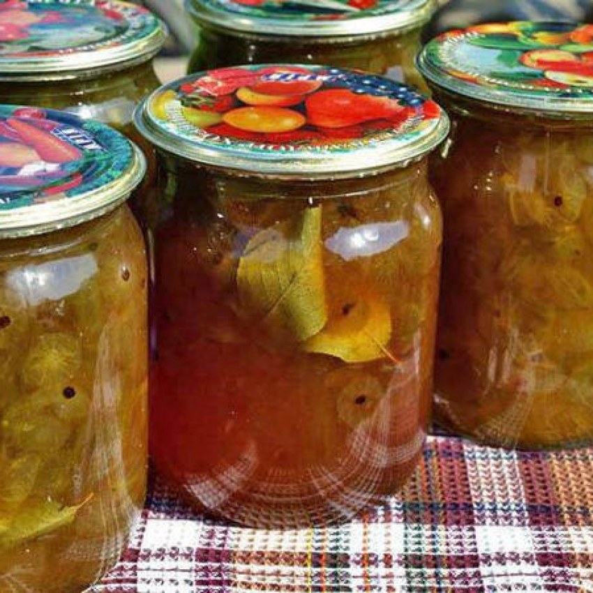 Царское варенье из крыжовника с вишневыми листьями