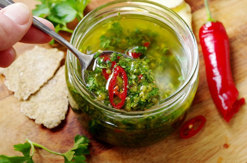 Салат овощной с лососем