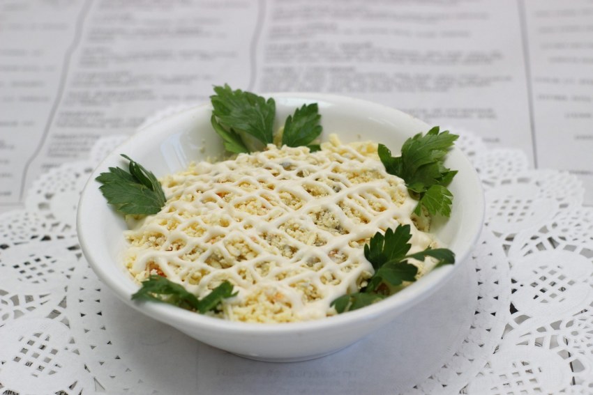 Мимоза с сайрой