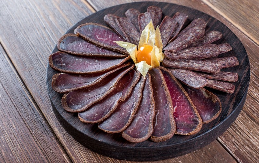 Суджук колбаса сыровяленая