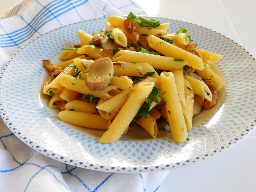 Пенне с ветчиной и грибами