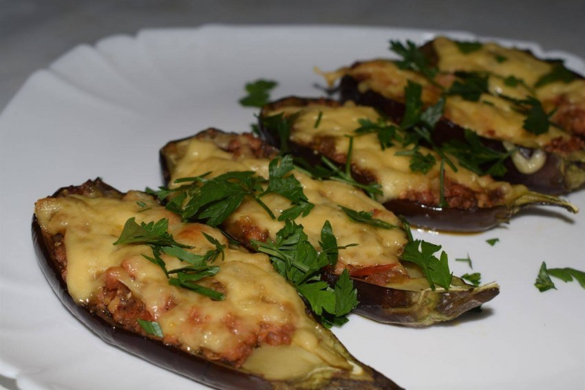 Эгине фаршированные баклажаны