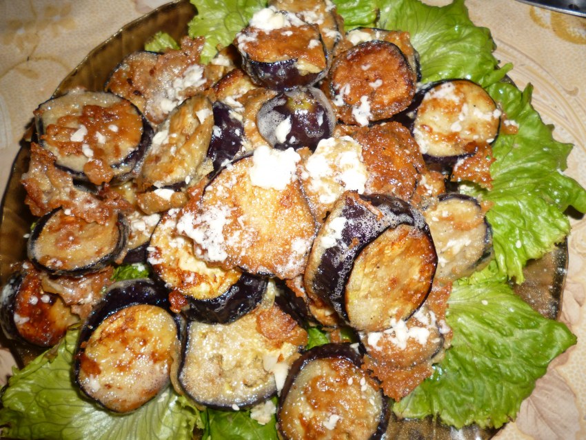 Греческий фаршированный баклажан