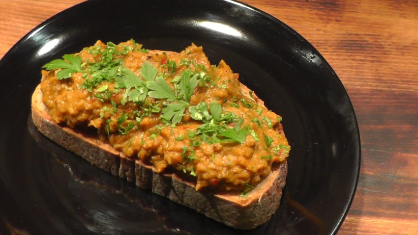 Курица запеченная с баклажанами