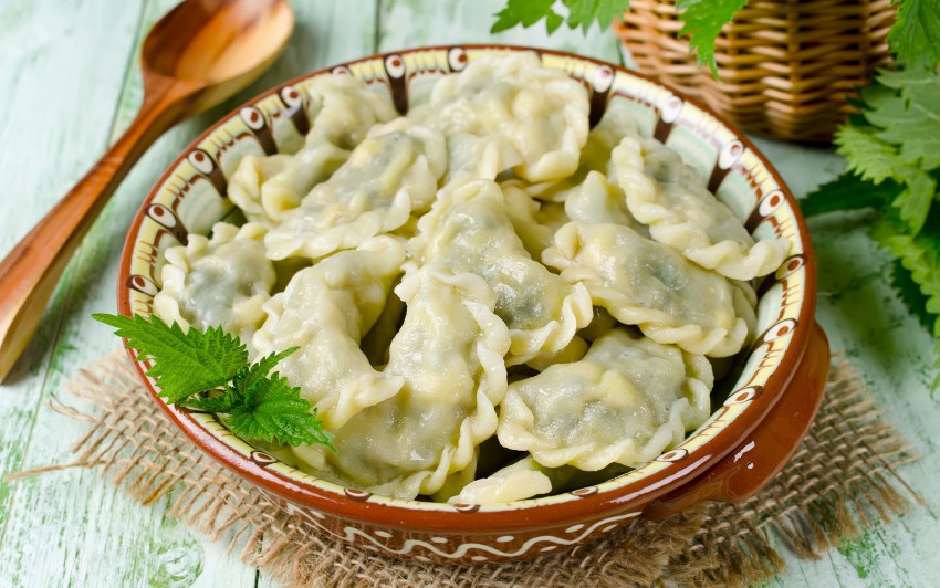 Вареники с тушеной капустой и мясом